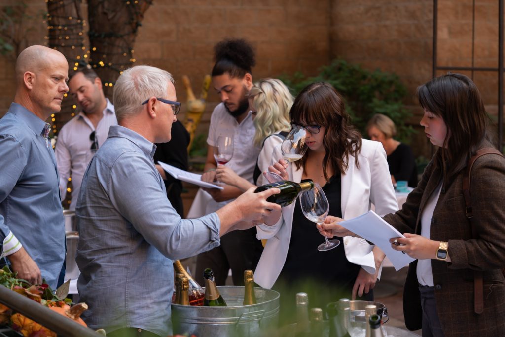 Vinmarket-Eric-and-man-pouring-champagne-1-1024×683